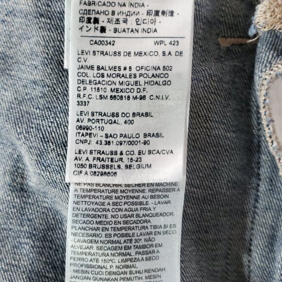 Women’s Levi Jeans Denim Trucker Jacket Sz M with Cat Patch on Back EXCELLENT! - Picture 5 of 10
